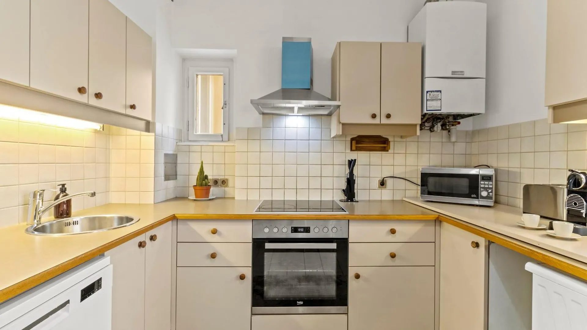 Central 4-Br-Apartment For Up To 12 People Vienne