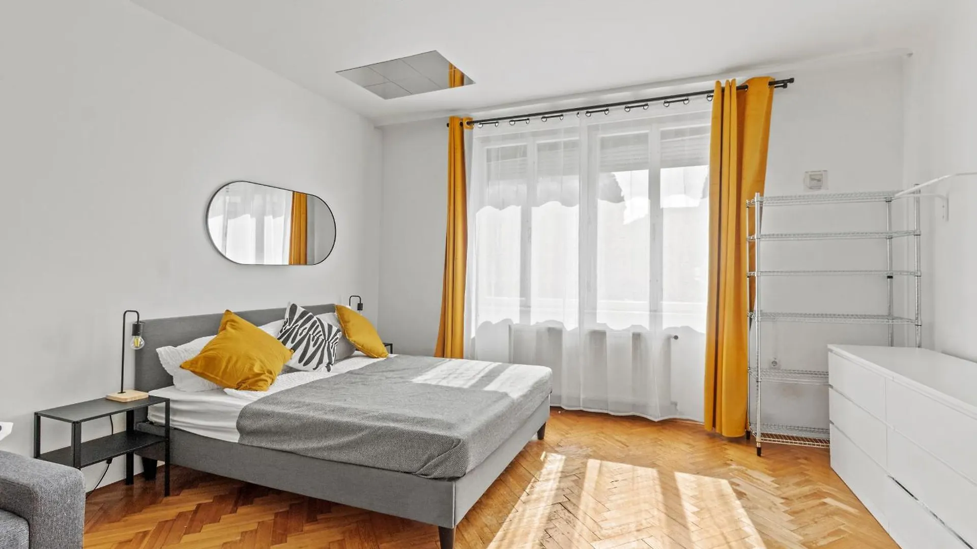 Central 4-Br-Apartment For Up To 12 People 비엔나